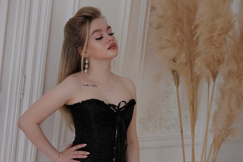 Header of aria_mistress