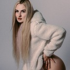 eva_hotles Profile Picture
