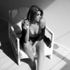 lauralola Profile Picture