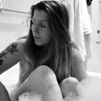 Lola Versailles (@lolaversailles) Leaks OnlyFans 

 profile picture